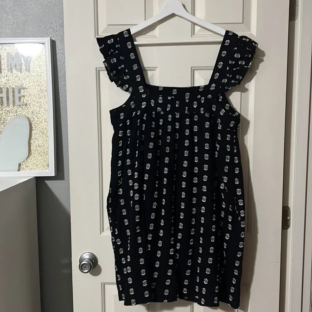 *NEW* LOFT Black & White Flutter Sleeve Dress Size L - Picture 2 of 9